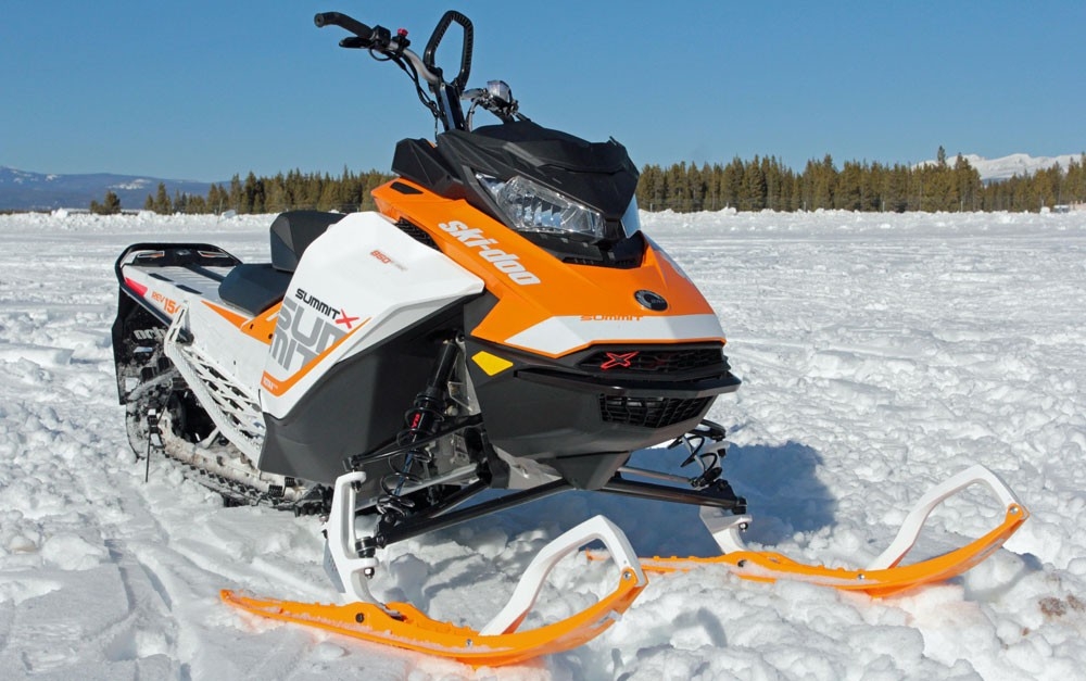 Новый Ski Doo Summit 850 построен на платформе REV 4-го поколения. Максимум маневренности и отзывчивости!