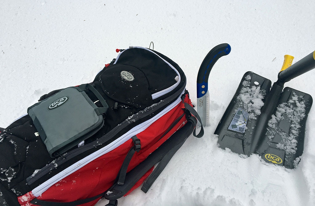 Любители поездок по «дикой» местности могут приобрести набор, который включает в себя все необходимое оборудование и дополнить его снежной пилой