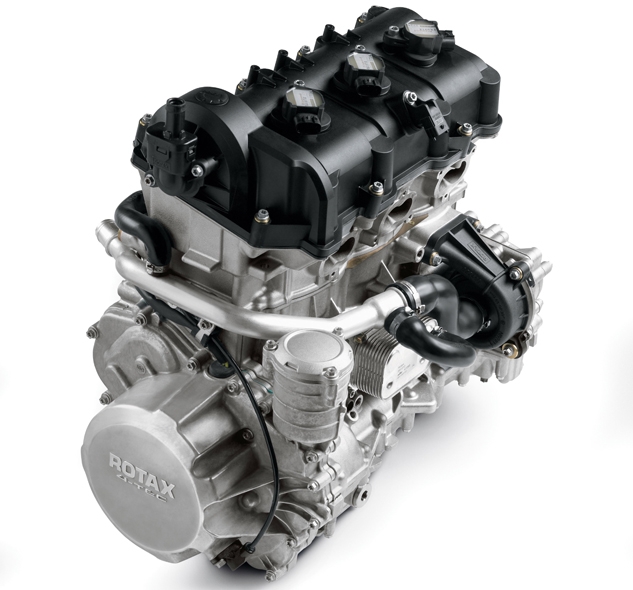 Новый трехцилиндровый двигатель Ski-Doo 1200 4TEC был доработан, чтобы составить достойную конкуренцию обновленному двигателюYamaha 1049cc Genesis.