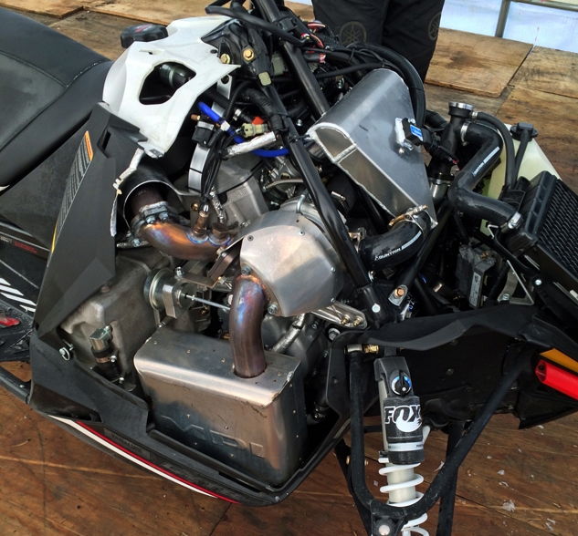 Yamaha доказала, что четырехтактные двигатели способны не уступать в мощности двухтактным, особенно, если добавить турбо к базовому пакету 1049cc.